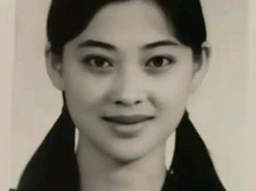 1990年中專畢業(yè)證照片的尺寸與底色